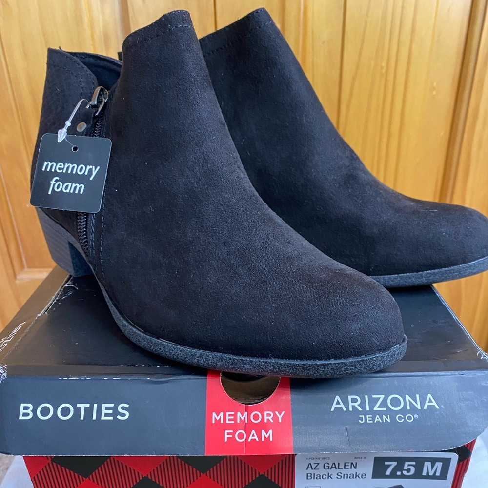 Women’s New Black Snake Booties size 7.5